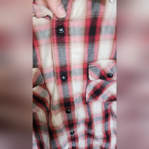 American Eagle Outfitters AE Men’s Red Vintage Fit Plaid Black Snap Button Up - Picture 6 of 9